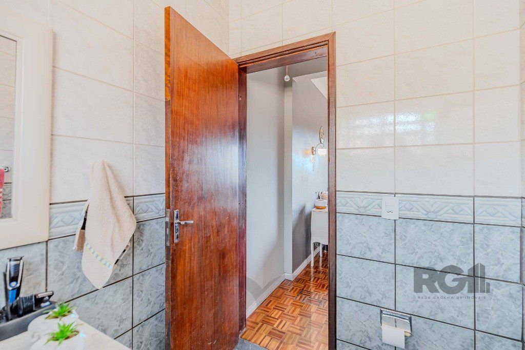 Casa com 234m², 3 dormitórios, 3 vagas no bairro Partenon — foto 12