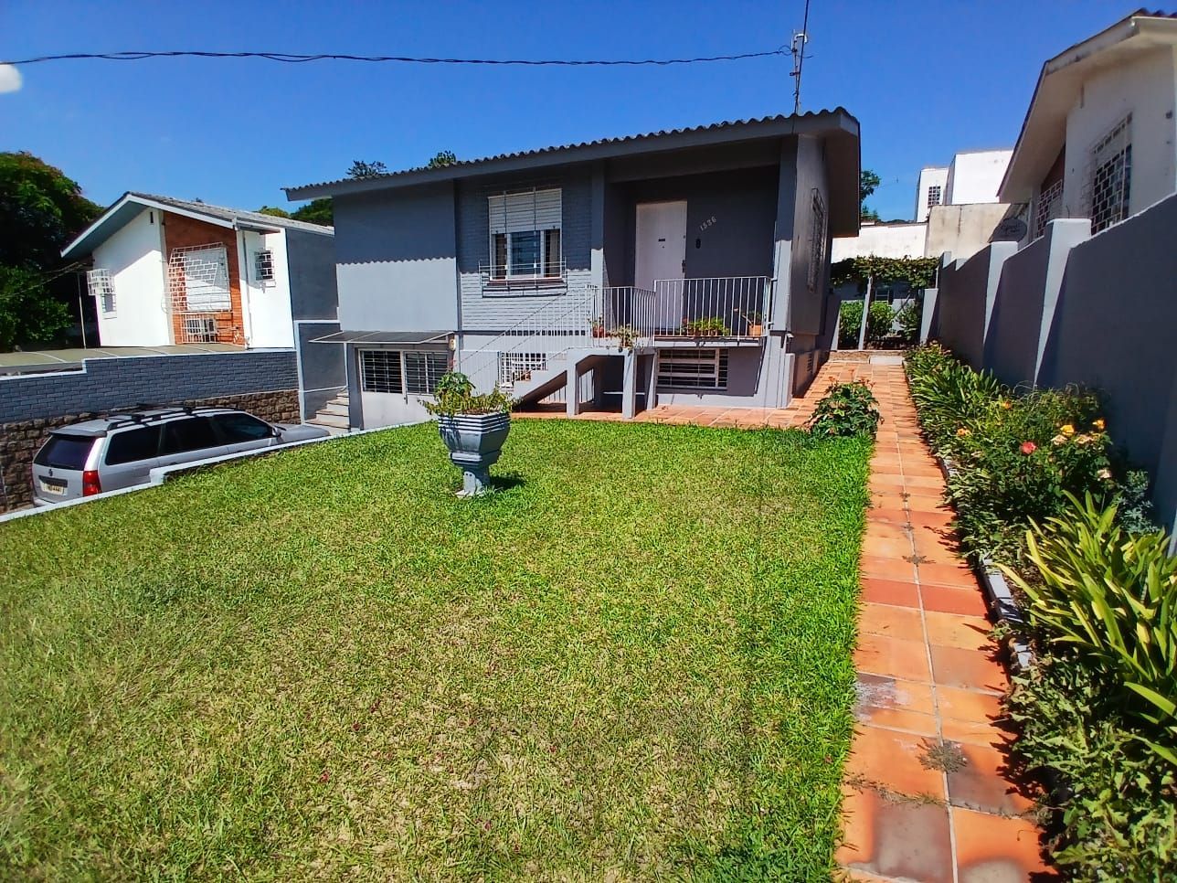 Casa com 03 dormitorios e amplo jardim no bairro Santa Tereza /RS — foto 1