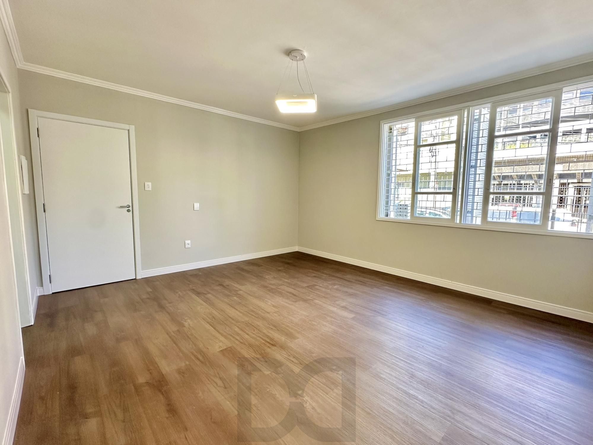 Amplo apartamento 1 dormitório com 57m² de frente no Menino Deus — foto 1