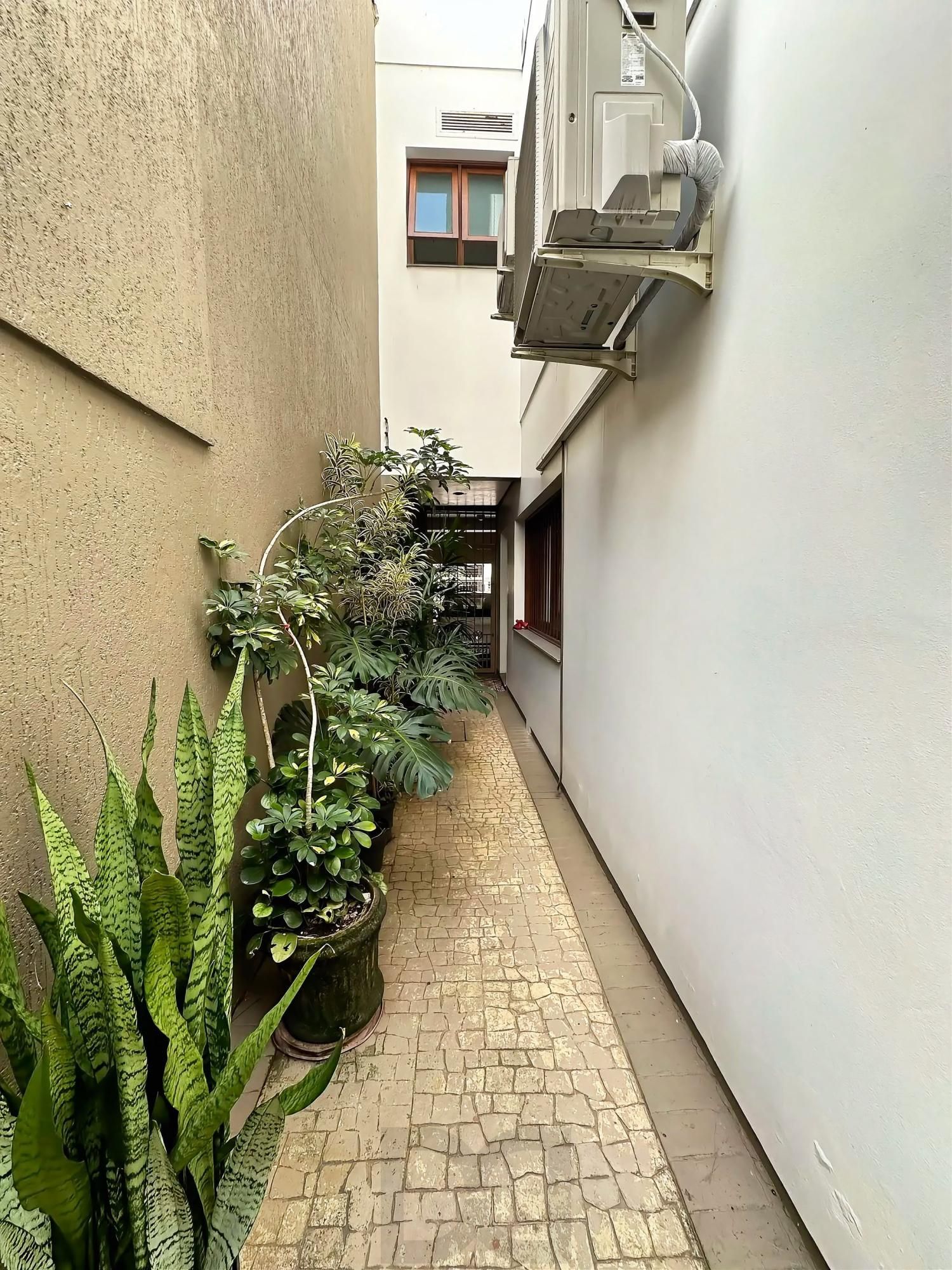 Casa com 4 dormitórios e 309m² à venda em Floresta, Porto Alegre. — foto 33