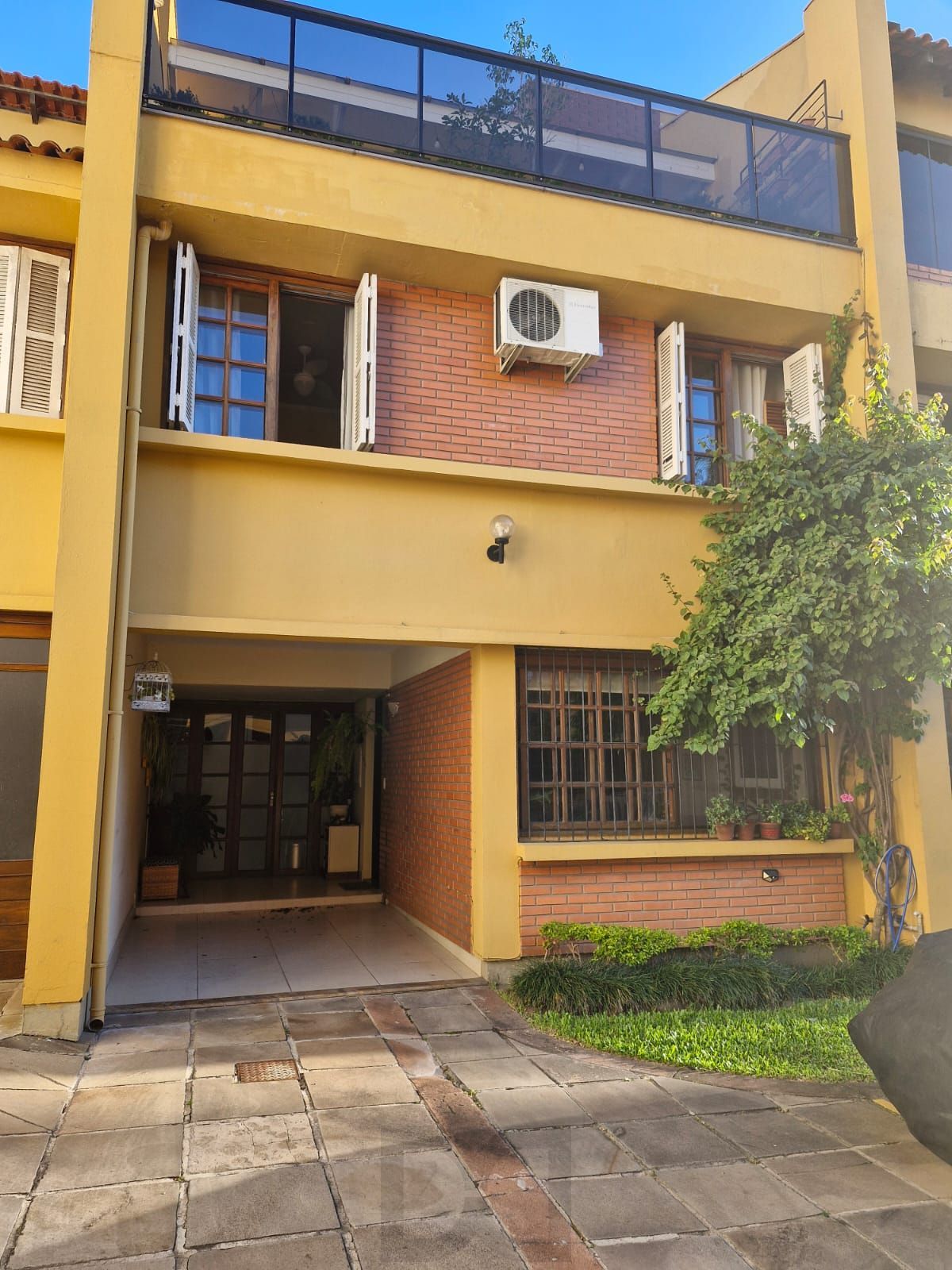 Casa em condomínio no Bairro Medianeira, com 3 dormitórios, sendo 1 suíte, e 1 vaga de garagem. — foto 26