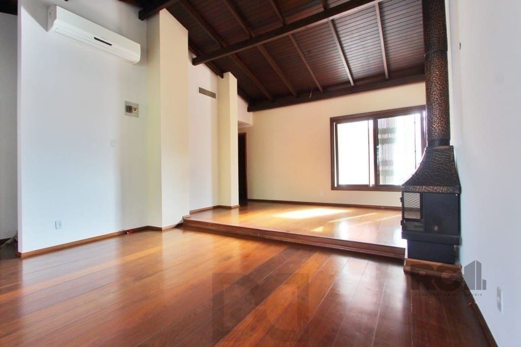 Excelente casa de 324m² com 4 dormitórios e 2 vagas. — foto 6