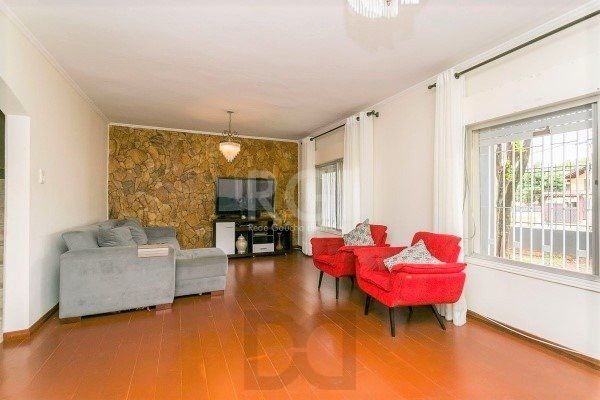 Casa para Venda - 238.35m², 4 dormitórios, sendo 1 suites, 2 vagas - Nonoai — foto 2