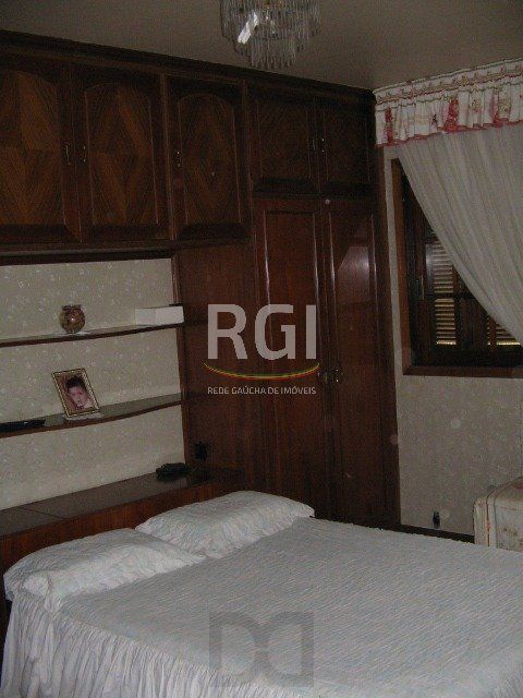 Casa para Venda - 260m², 3 dormitórios, sendo 1 suites, 7 vagas - Nonoai — foto 14