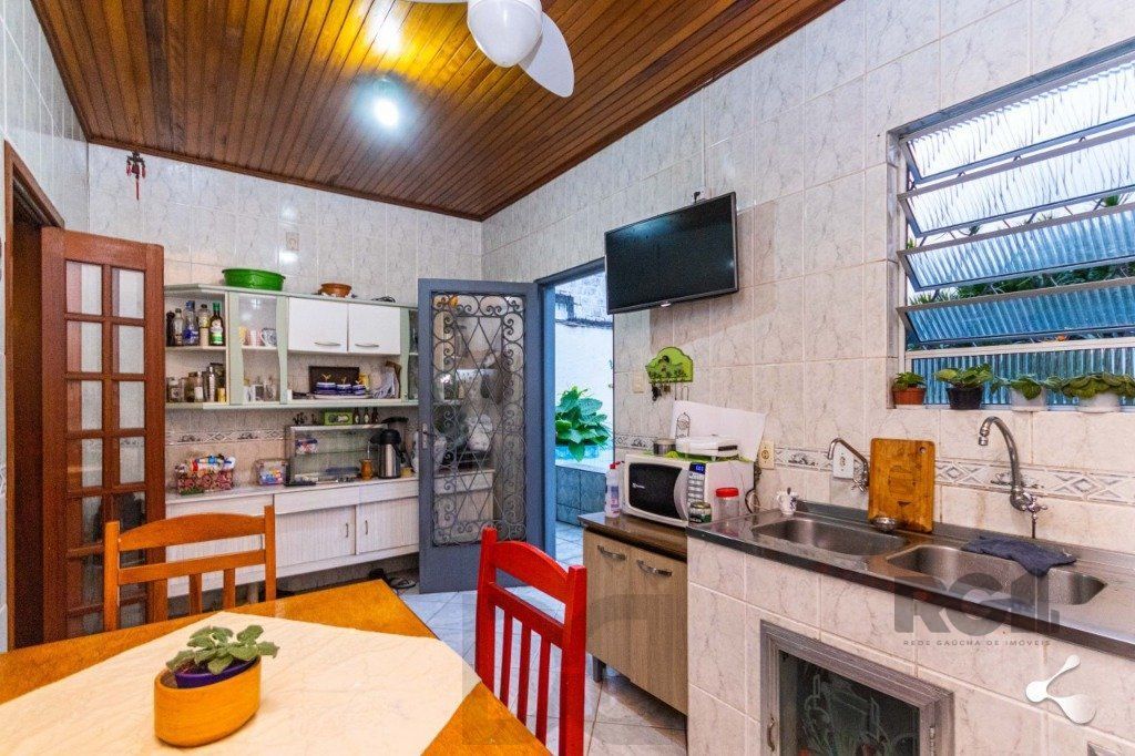 Casa para Venda - 240m², 3 dormitórios, sendo 1 suites, 3 vagas - Cristal — foto 25