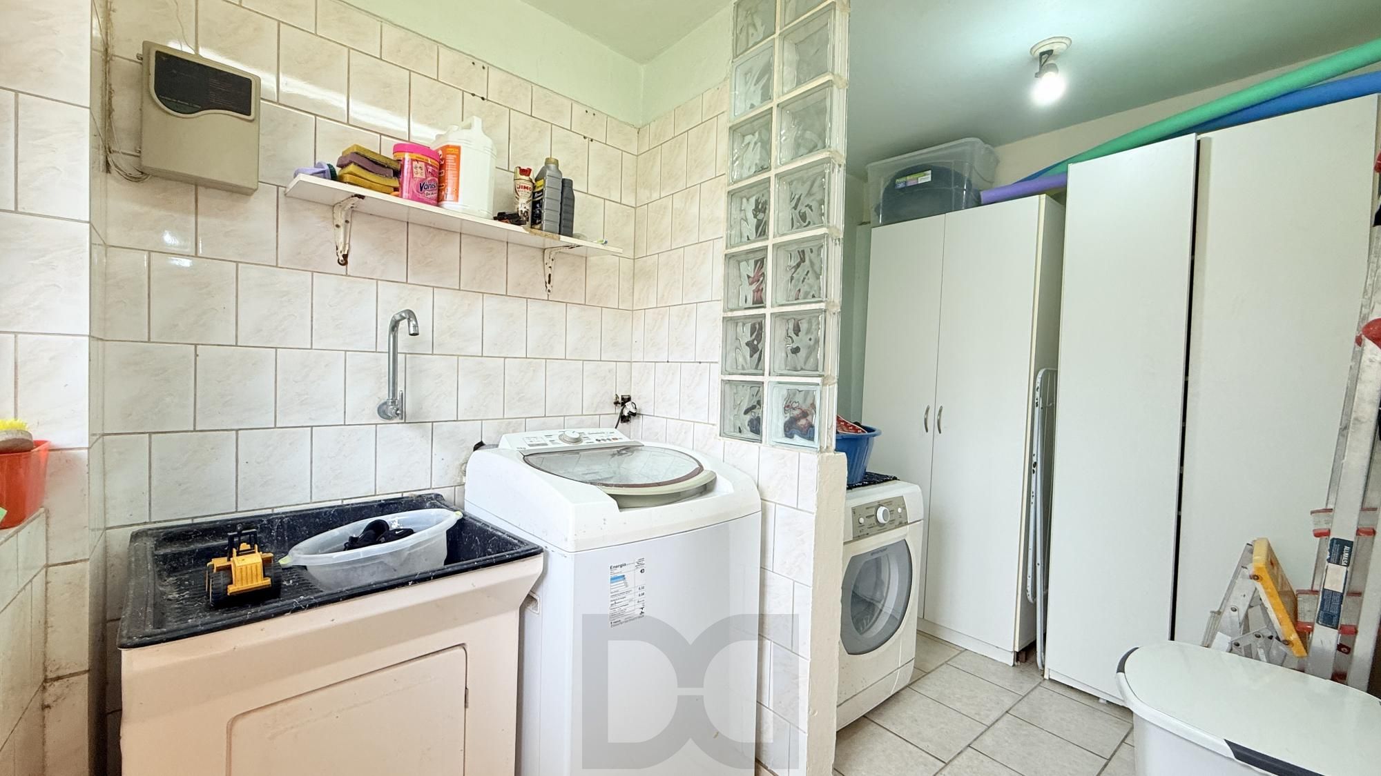 Casa para Venda - 260m², 4 dormitórios, sendo 1 suites, 4 vagas - Nonoai — foto 14