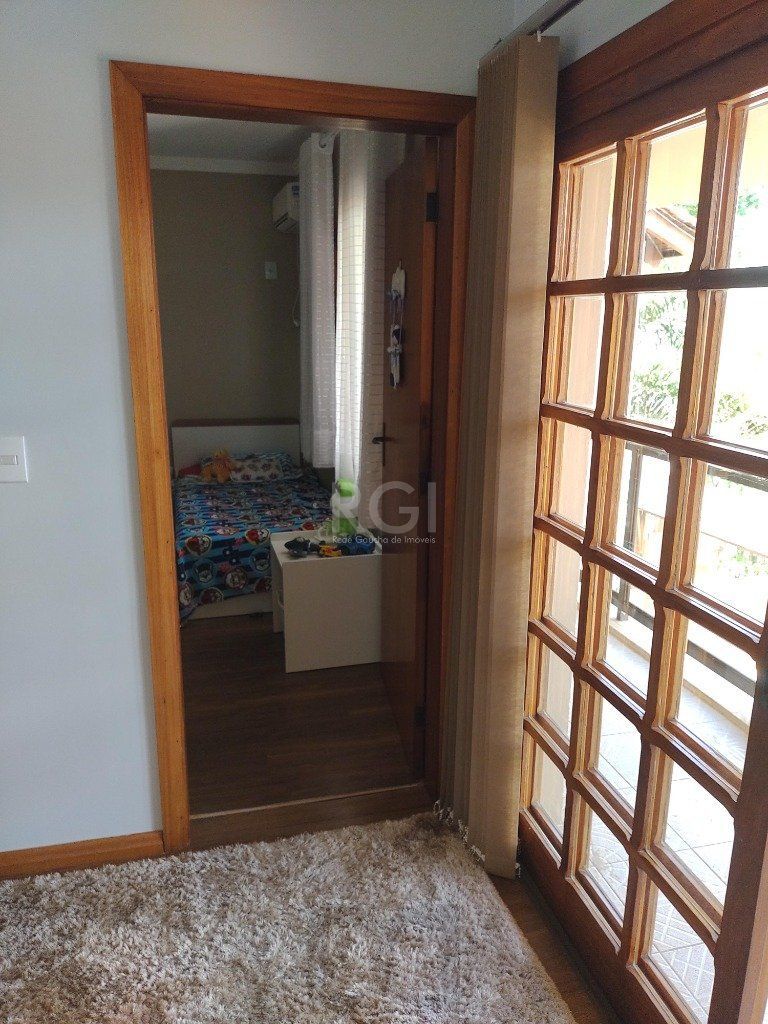 Excelente casa com 03 suíte, espaço gourmet com churrasqueira, living com lareira, pátio com piscina e garagem para 02 carros no bairro Espírito Santo — foto 17
