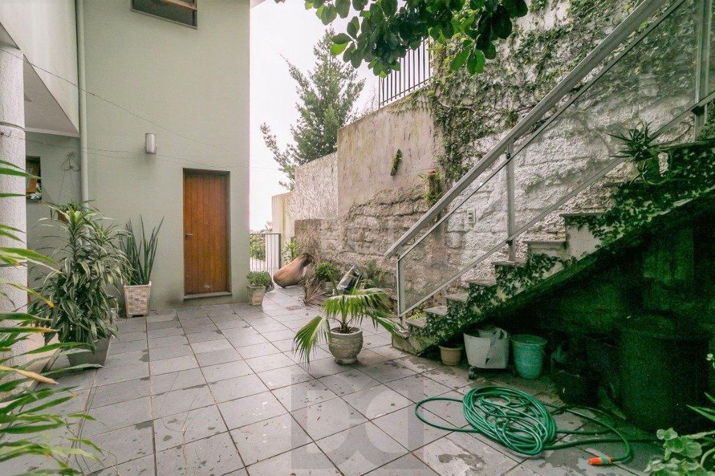 Casa para Venda - 279m², 3 dormitórios, sendo 1 suites, 4 vagas - Teresópolis — foto 35