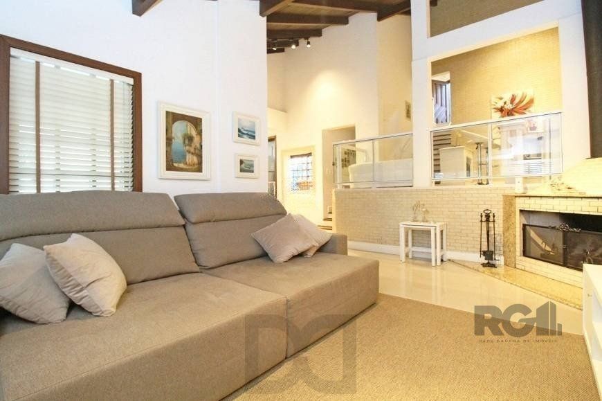 Casa 245m² - 3 dormitórios, 4 vagas no bairro Cavalhada — foto 1
