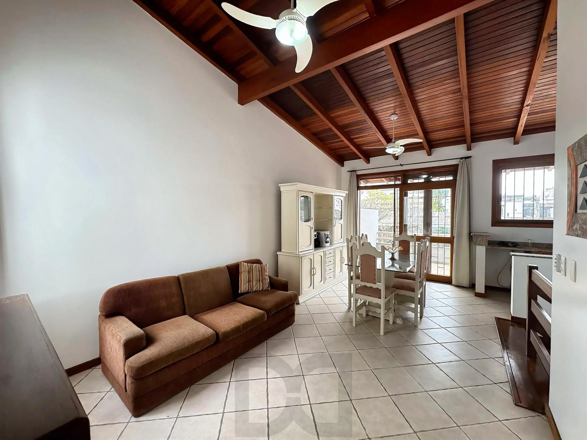 Casa com 4 dormitórios e 309m² à venda em Floresta, Porto Alegre. — foto 7
