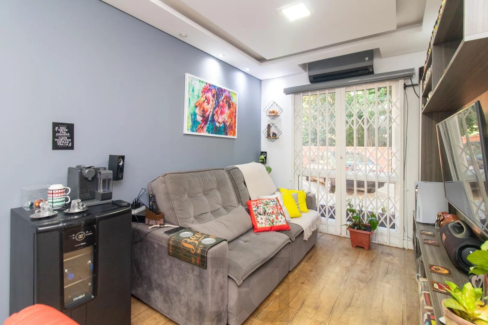 Apartamento de 2 dormitórios com 1 vaga de garagem. Prédio com elevador. Bairro Cristal — foto 2