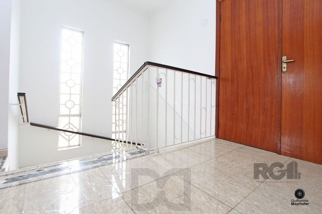 Casa com 5 suítes, 7 banheiros, 4 vagas no bairro Partenon — foto 11