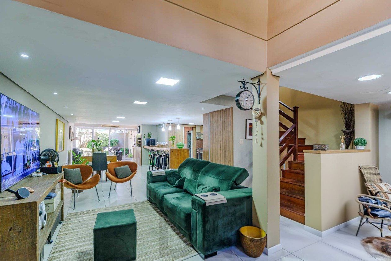 Casa em Condominio, 4 dormi. sendo 2 suítes, churrasqueira, lareira, 2 vagas — foto 1