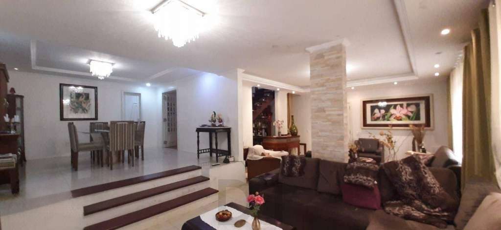VENDE – AMPLA CASA RESIDENCIAL COM PISCINA E 5 VAGAS — foto 10