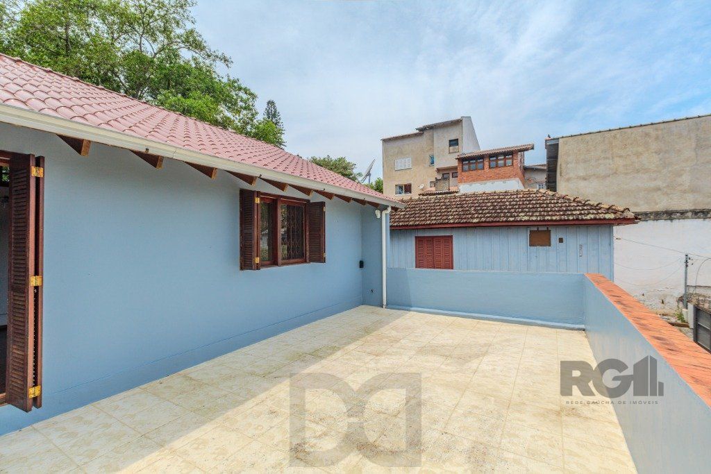 Casa 253m², 3 suítes, pátio, churrasqueira e vaga de garagem para 4 carros no bairro Nonoai — foto 16