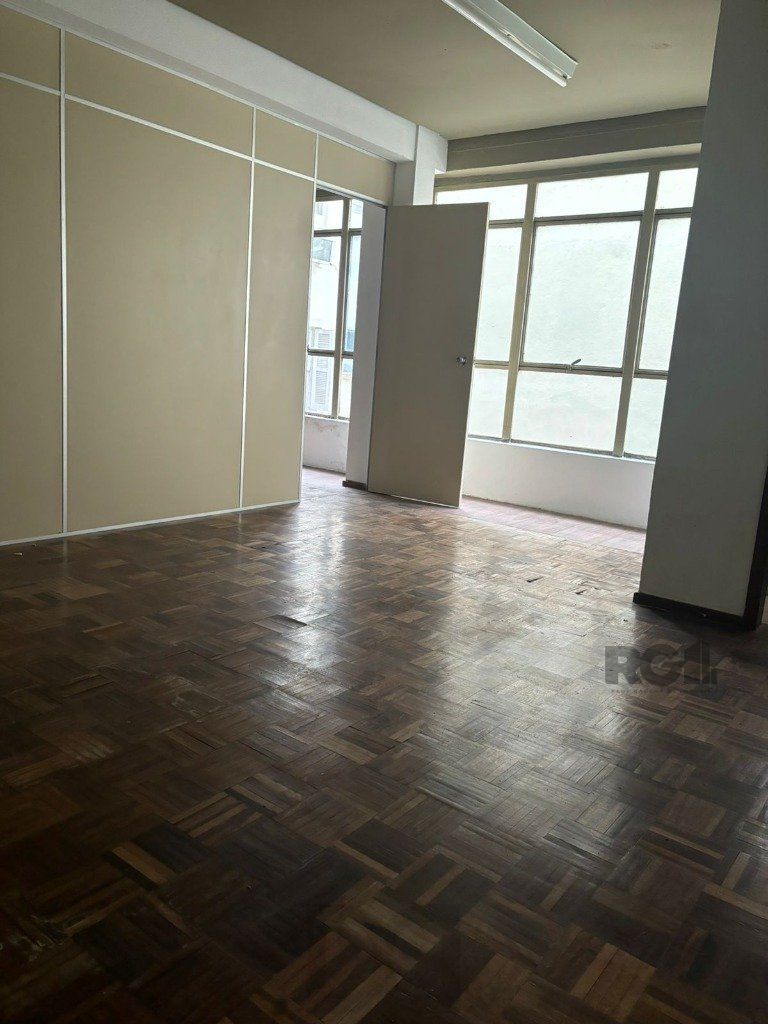 Sala comercial 64,23m², 1 banheiro no bairro Azenha — foto 5
