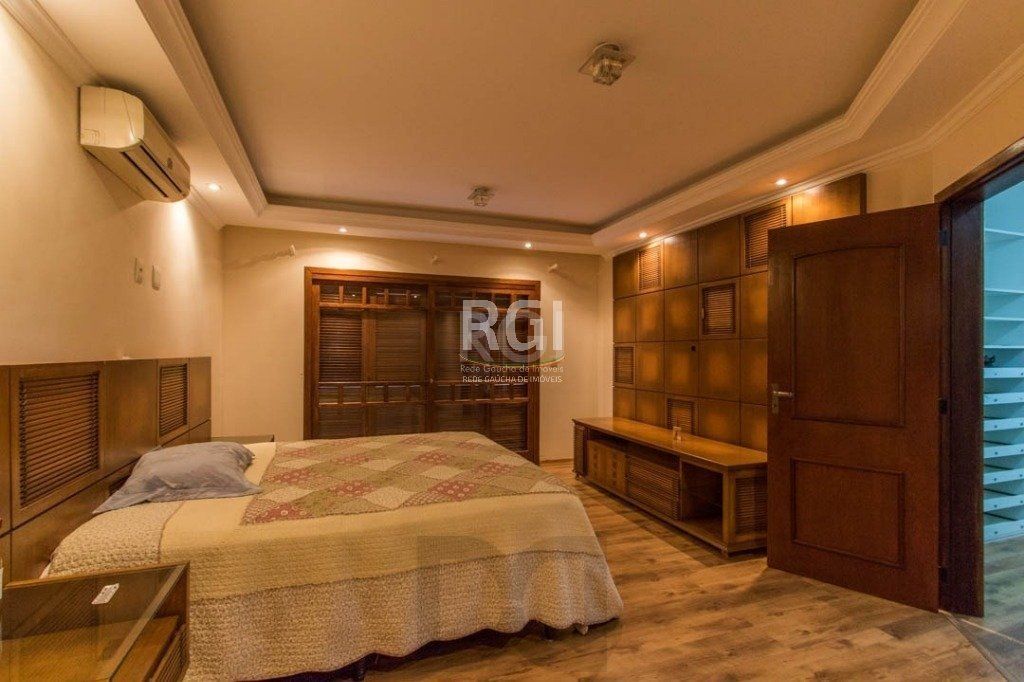 Sobrado para Venda - 499.98m², 4 dormitórios, sendo 3 suites, 4 vagas - Jardim Ipiranga — foto 2