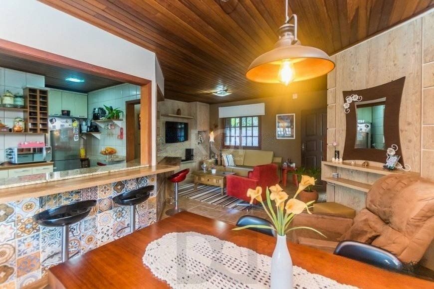 CASA DE 2 DORMITÓRIOS, PISCINA, CHURRASQUEIRA E 2 VAGAS DE GARAGEM NO BAIRRO HÍPICA — foto 1