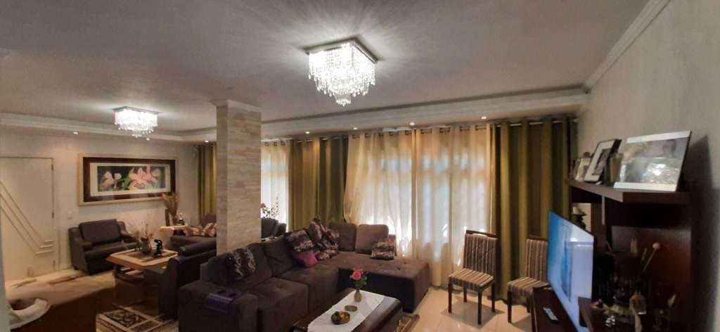 VENDE – AMPLA CASA RESIDENCIAL COM PISCINA E 5 VAGAS — foto 7