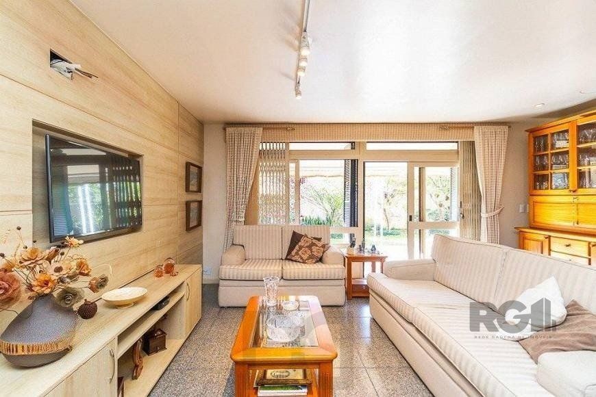 Casa para Venda - 235m², 4 dormitórios, sendo 1 suites, 2 vagas - Azenha — foto 2