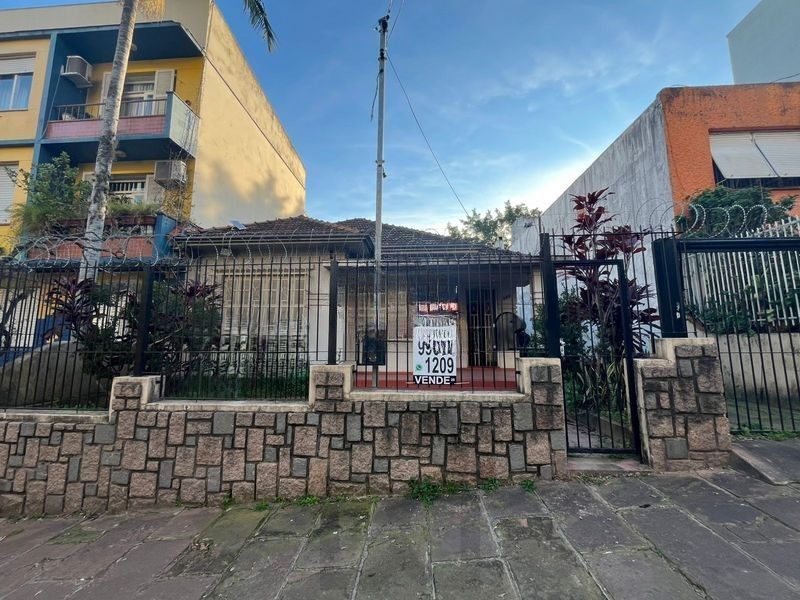 Casa 4 dormitórios no bairro Rio Branco em Porto Alegre para Alugar — foto 1