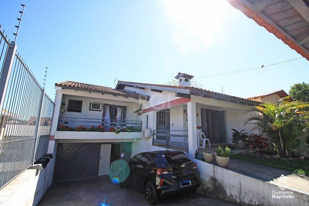 Casa para Venda - 225.36m², 3 dormitórios, sendo 1 suites, 4 vagas - Camaquã — foto 1