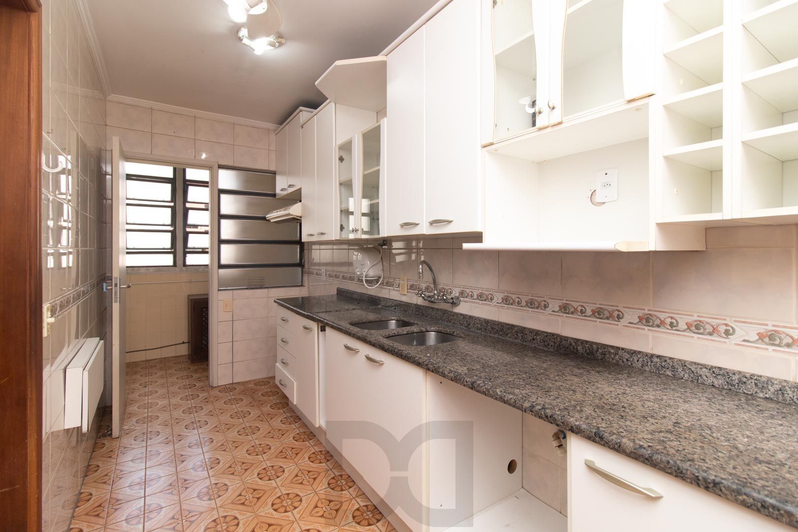 Apartamento de 03 dormitorios com suite e vaga coberta no bairro Menino Deus — foto 7