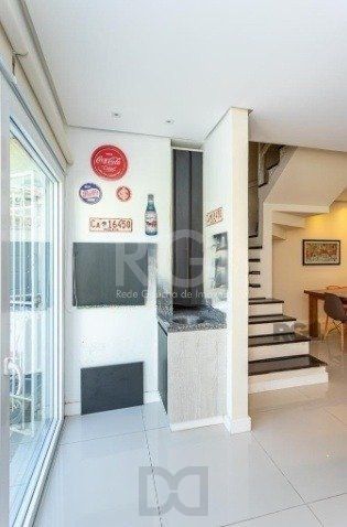 Casa com 03 dormitórios, 01 suíte, pátio, terraço com churrasqueira e vaga de garagem para 03 carros no bairro Ipanema — foto 13