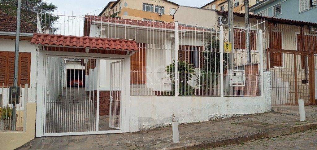 Casa para Venda - 95m², 2 dormitórios, 3 vagas - Teresópolis — foto 1