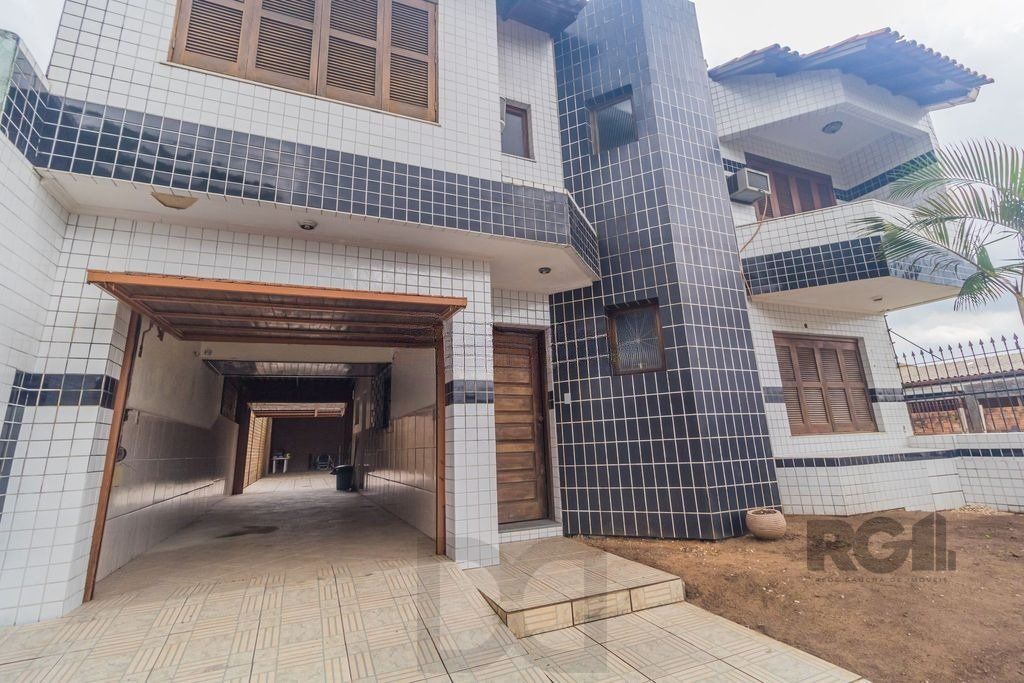 Casa com 240m², 3 dormitórios, 6 vagas no bairro Sarandi — foto 1