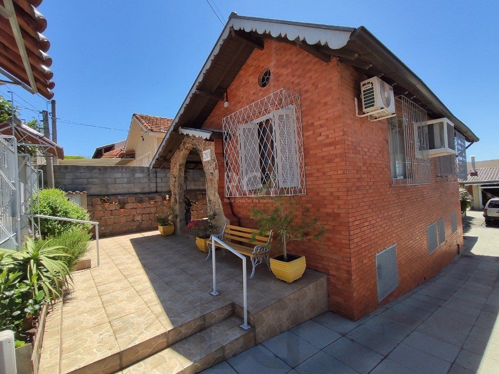 Casa para Venda - 142.8m², 4 dormitórios, 5 vagas - Teresópolis — foto 1