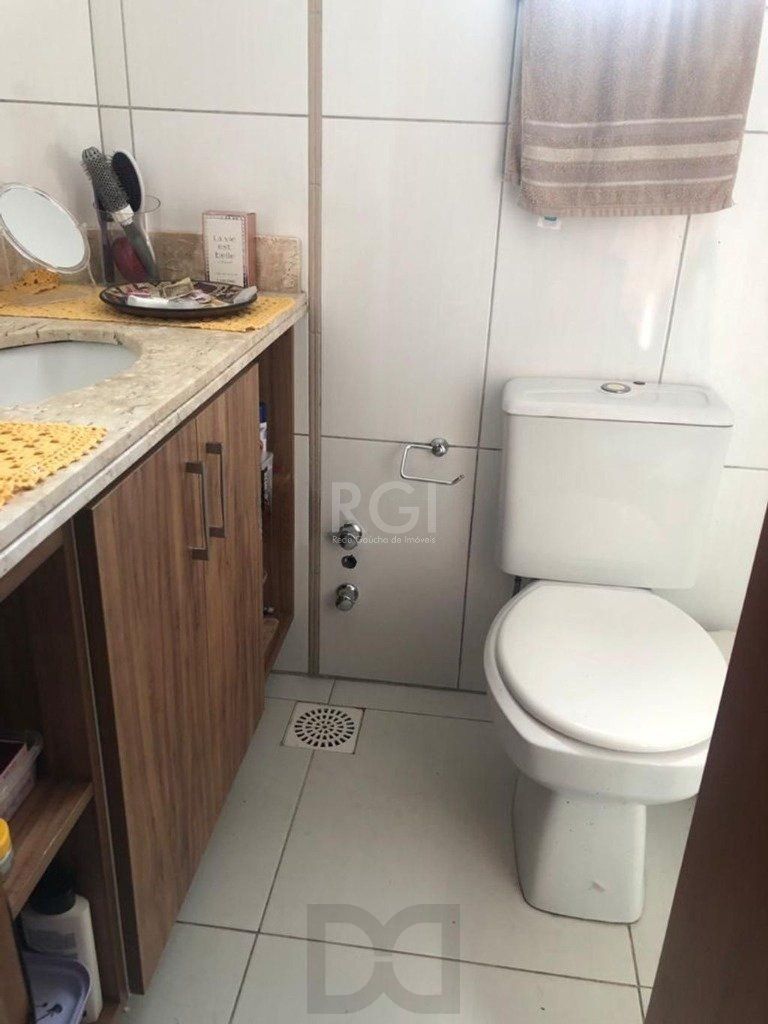 Casa com 03 dormitórios, 01 suíte, pátio com churrasqueira e 03 vagas de garagem no bairro Tristeza — foto 17