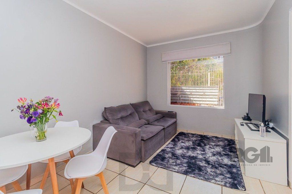 Casa com 99,73m², 2 dormitórios, 2 vagas no bairro Floresta — foto 1