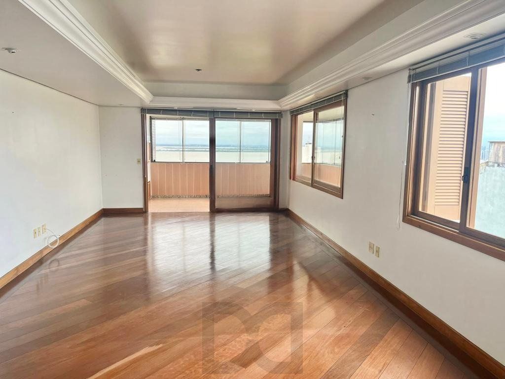 Apartamento de 4 dormitórios e 184m² à venda em Menino Deus, Porto Alegre. — foto 4