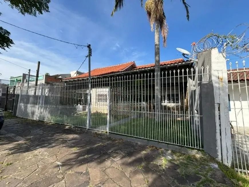 Casa para venda no bairro Medianeira | 3 dormitórios | Pátio amplo | Espaço gourmet | 298m² | Porto Alegre — foto 1