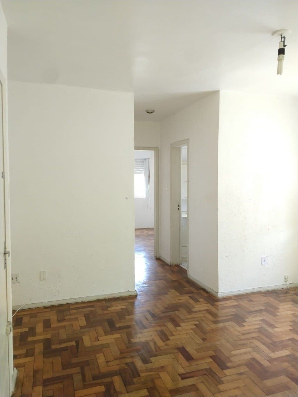Apartamento de 2 dormitórios à venda em Passo d'Areia, Porto Alegre. — foto 1