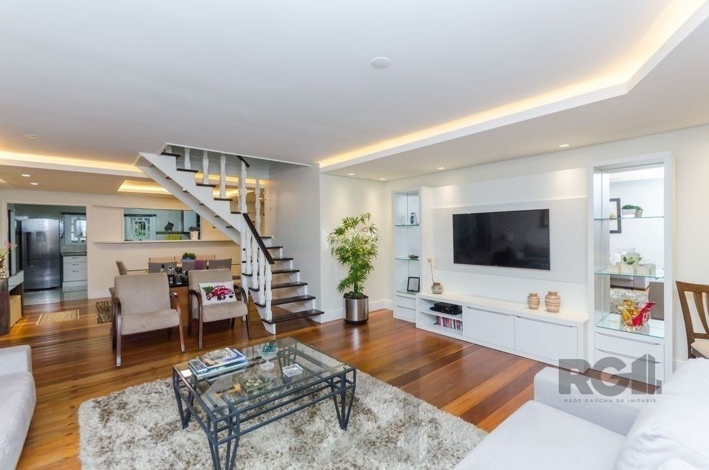 Excelente casa de 379m² com 3 dormitórios, piscina e 4 vagas. — foto 3