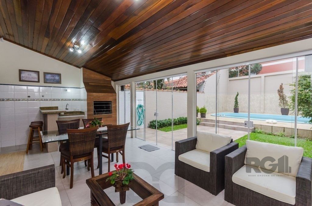 Excelente casa de 379m² com 3 dormitórios, piscina e 4 vagas. — foto 1