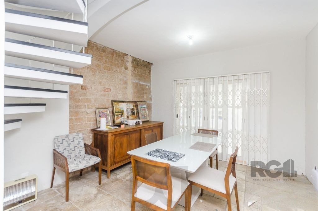 Casa de 4 dormitórios no bairro Três Figueiras — foto 2