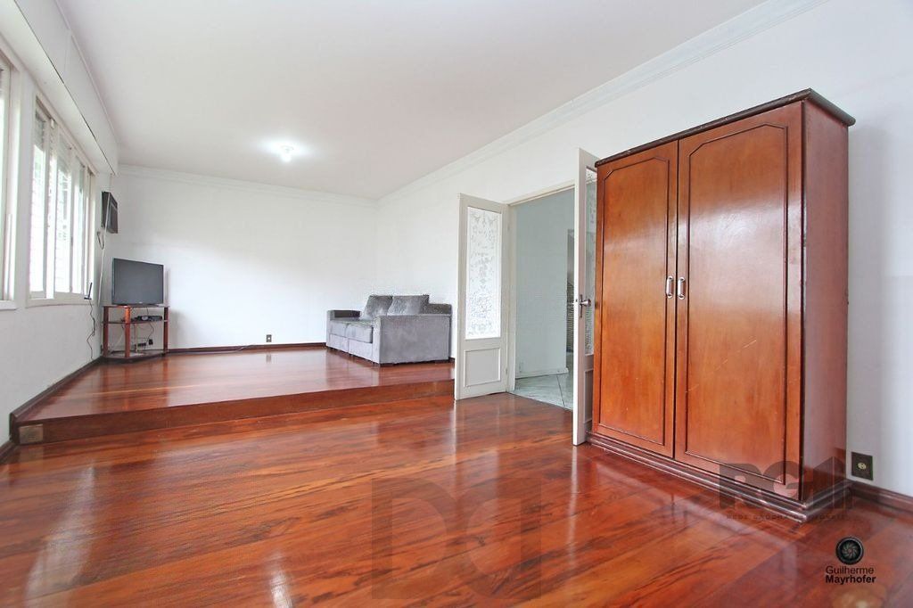 Casa com 5 suítes, 7 banheiros, 4 vagas no bairro Partenon — foto 2