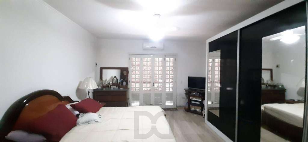 VENDE – AMPLA CASA RESIDENCIAL COM PISCINA E 5 VAGAS — foto 45