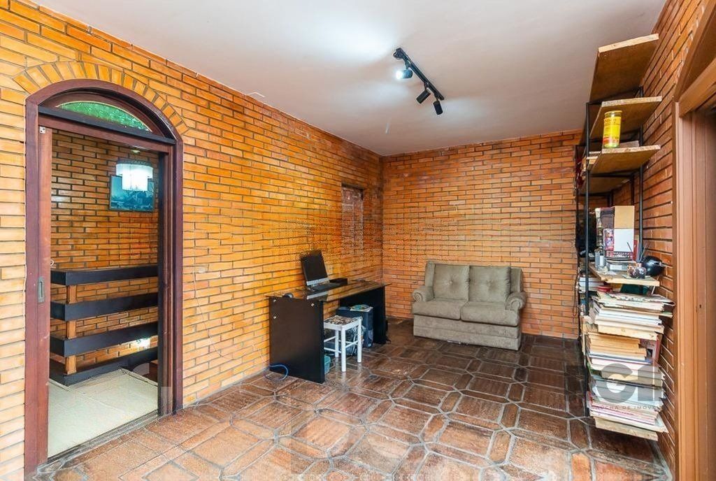 Casa de 245m² com 5 dormitórios no bairro Sarandi — foto 12
