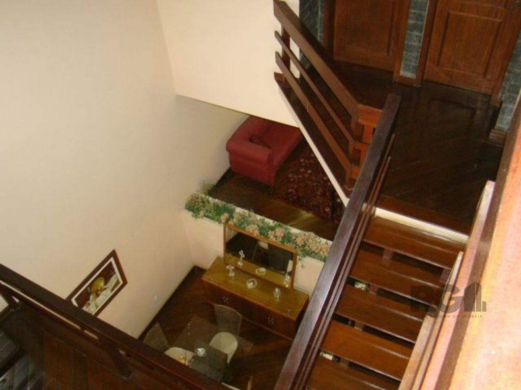 Casa de 370m² - 4 dormitórios, 2 suítes e 4 vagas de garagem no bairro Espírito Santo — foto 5