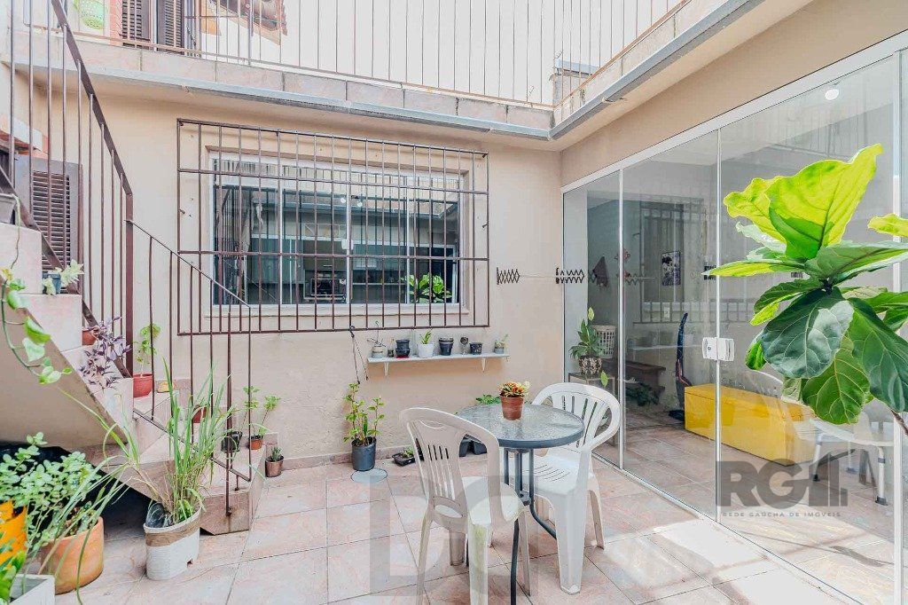 Casa com 234m², 3 dormitórios, 3 vagas no bairro Partenon — foto 34