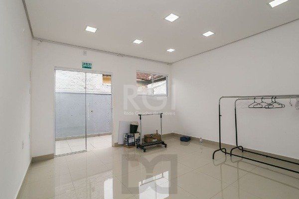 Prédio comercial no Bairro Partenon — foto 15