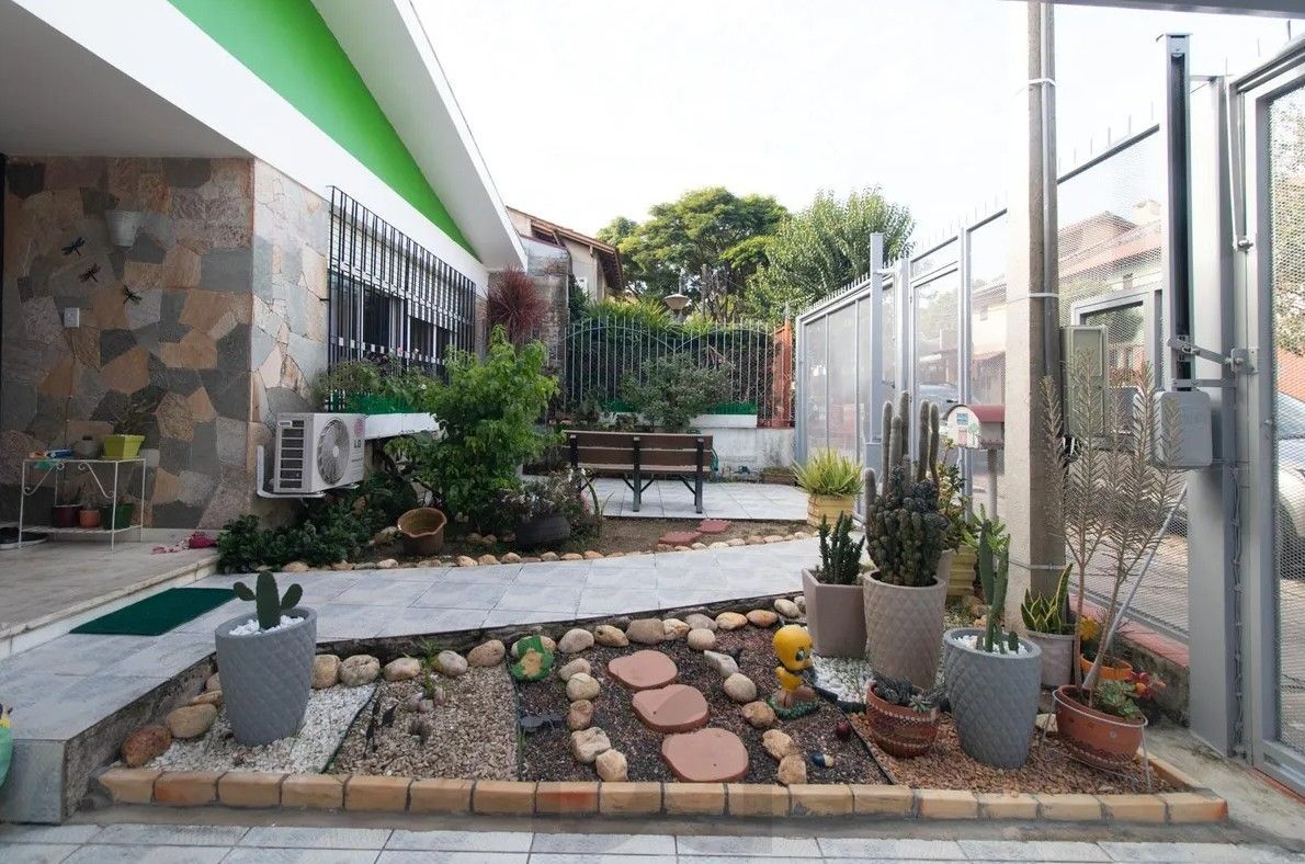 Casa com 4 dormitórios e energia solar no bairro Nonoai. — foto 1