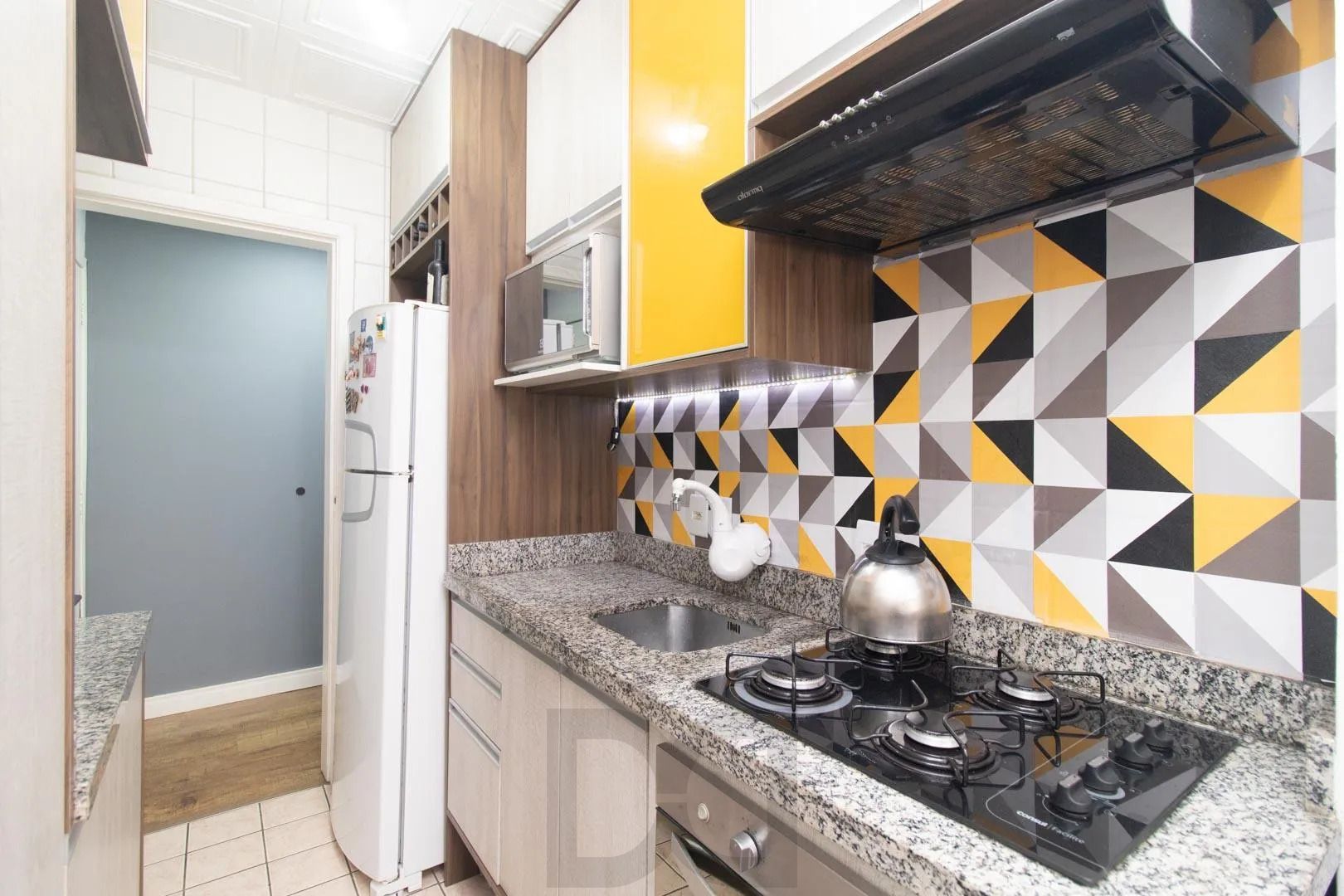 Apartamento de 2 dormitórios com 1 vaga de garagem. Prédio com elevador. Bairro Cristal — foto 16