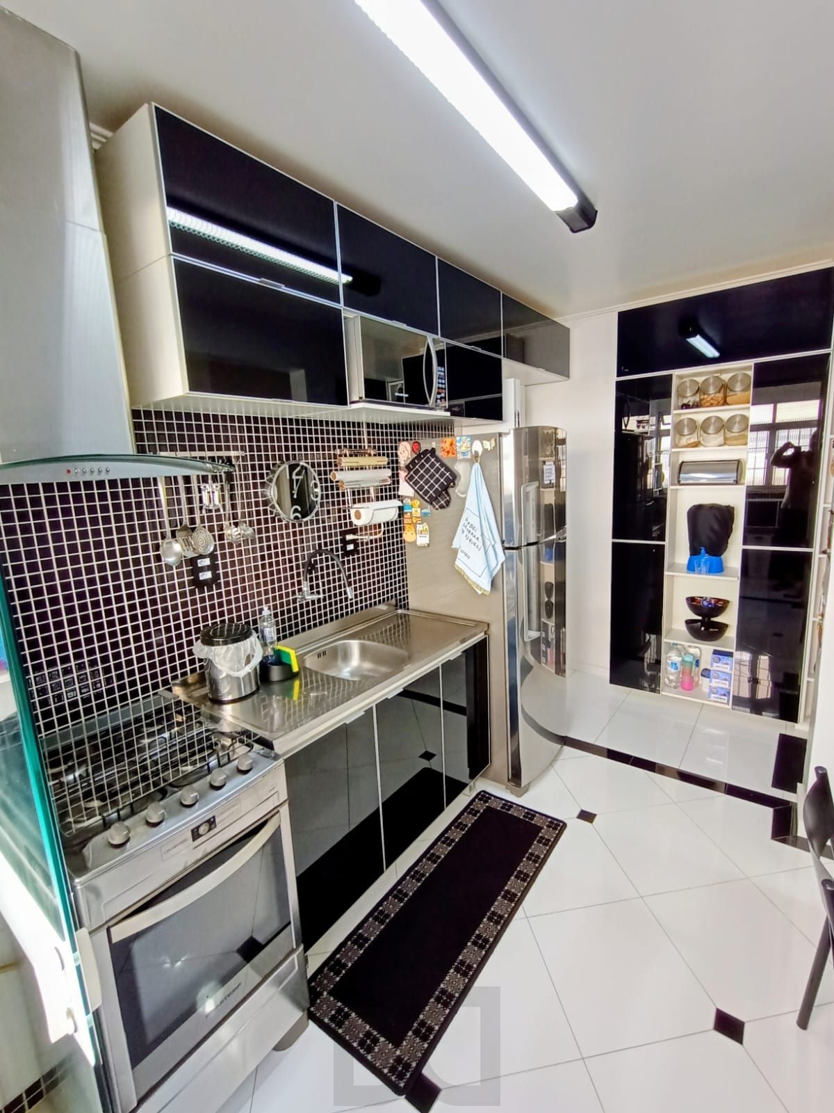 Apartamento com 2 quartos e 69m² à venda em Jardim Planalto, Porto Alegre. — foto 9