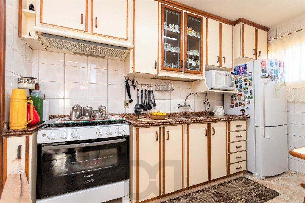Casa para Venda - 228m², 4 dormitórios, sendo 1 suites, 5 vagas - Teresópolis — foto 16