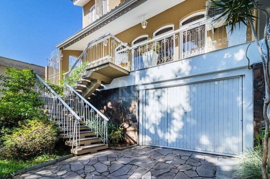 Excelente casa de 264m² com 4 dormitórios no bairro Menino Deus — foto 1
